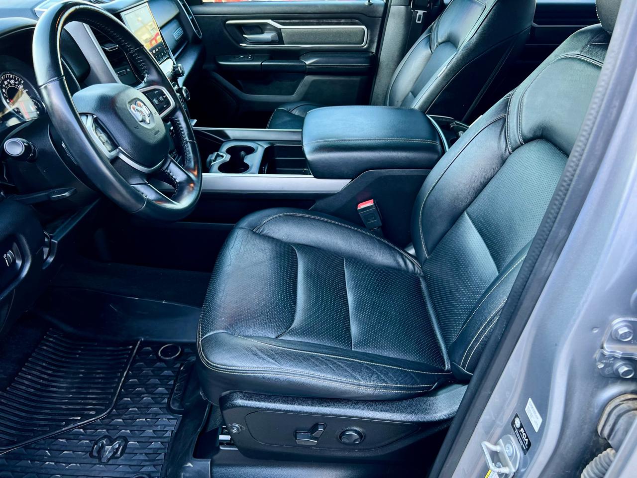 RAM 1500 Big Horn 4x4 Crew Cab 5'7" Box 2022