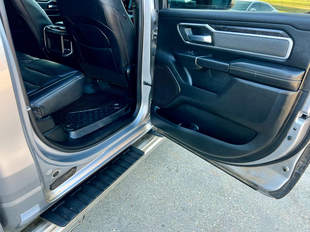 RAM 1500 Big Horn 4x4 Crew Cab 5'7" Box 2022