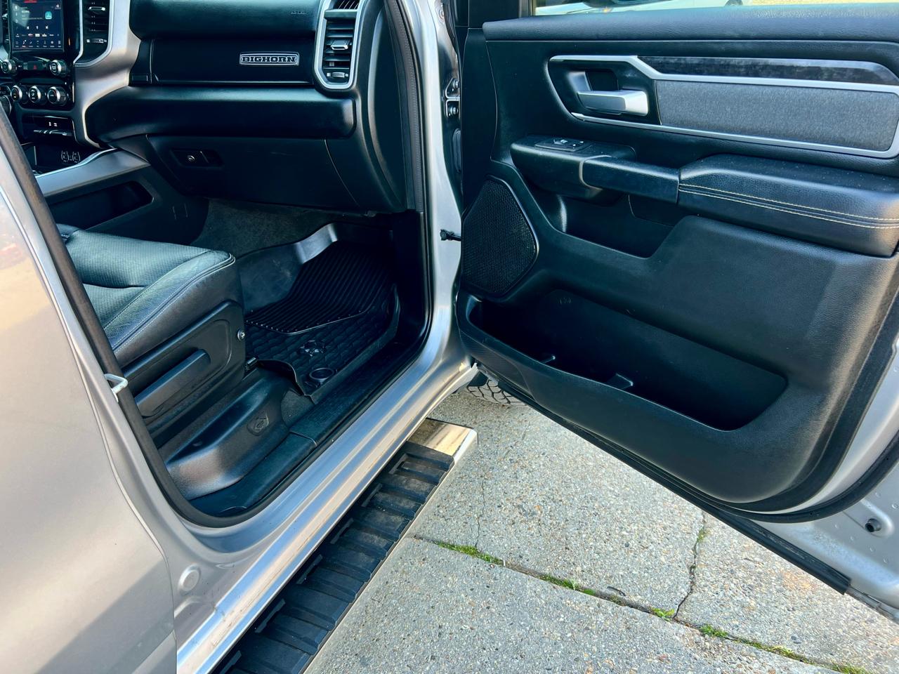 RAM 1500 Big Horn 4x4 Crew Cab 5'7" Box 2022