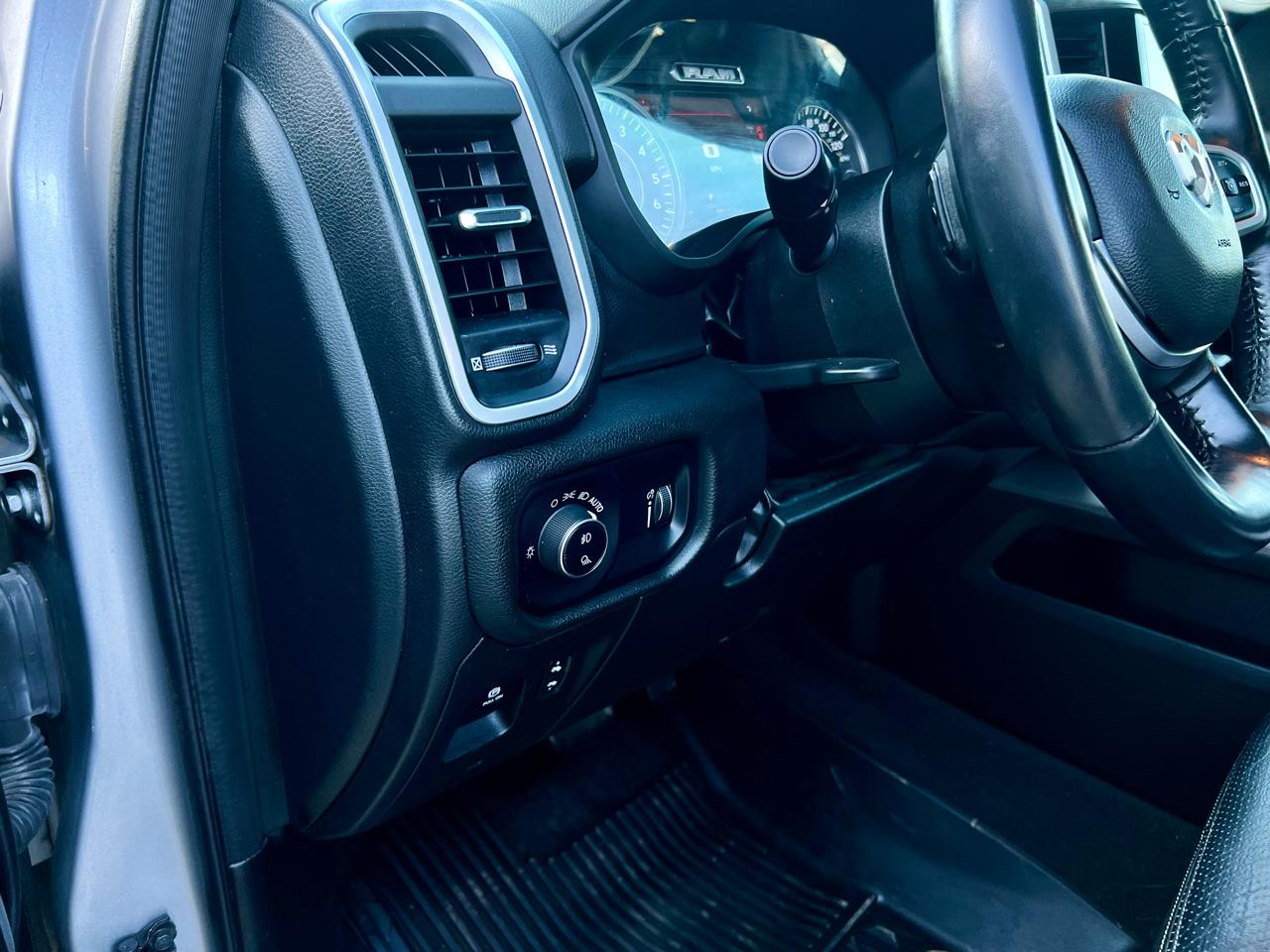 RAM 1500 Big Horn 4x4 Crew Cab 5'7" Box 2022