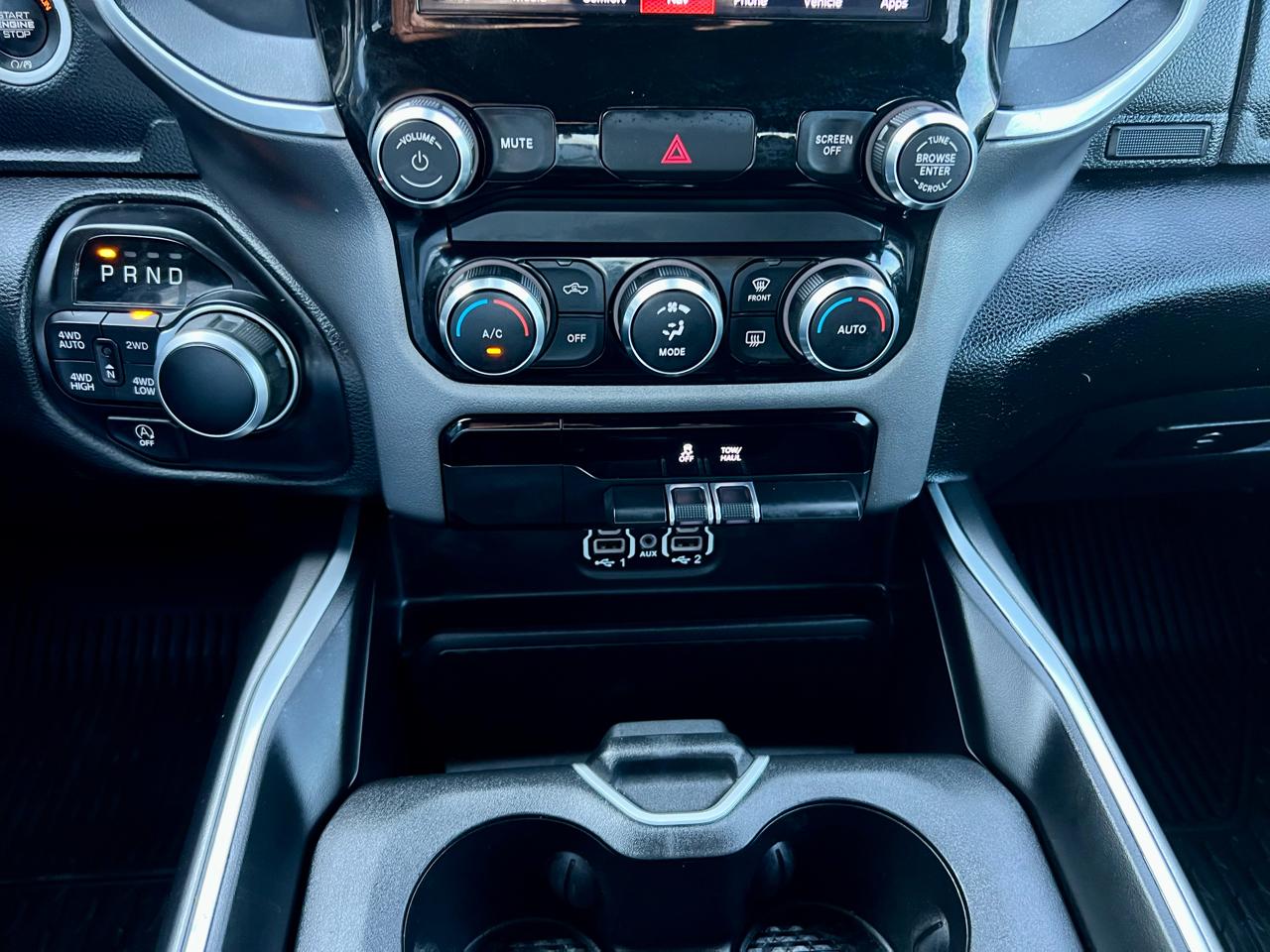 RAM 1500 Big Horn 4x4 Crew Cab 5'7" Box 2022