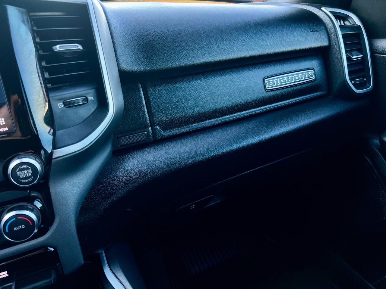 RAM 1500 Big Horn 4x4 Crew Cab 5'7" Box 2022