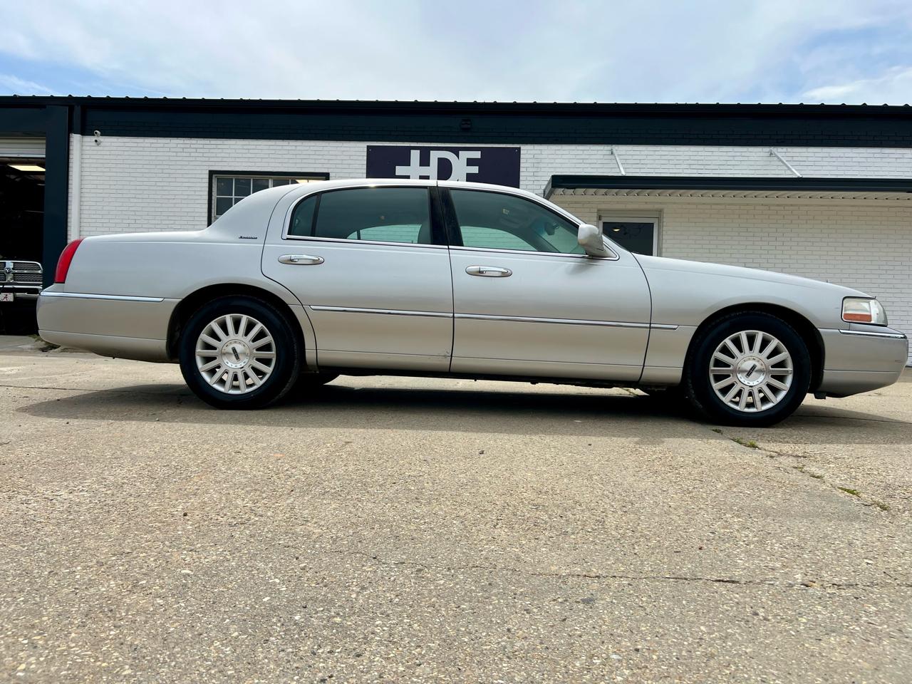 Lincoln Town Car 4dr Sdn Executive 2003