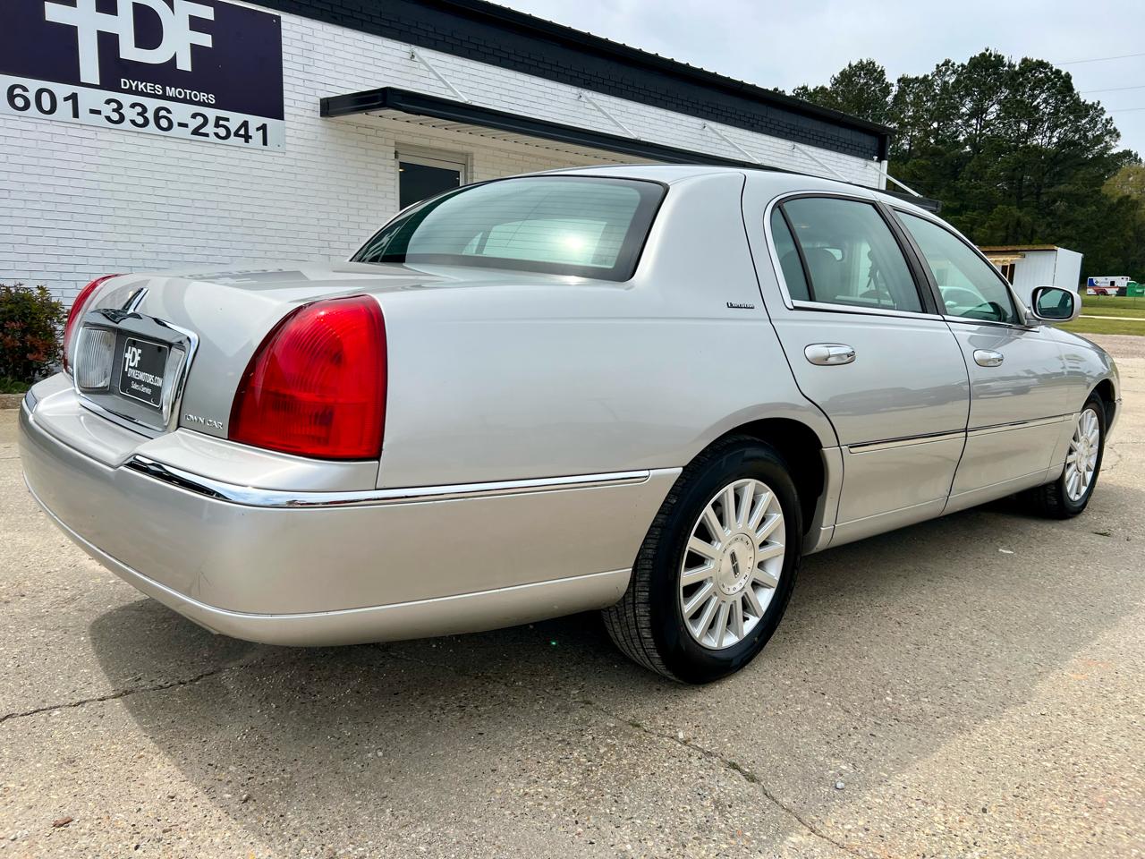 Lincoln Town Car 4dr Sdn Executive 2003