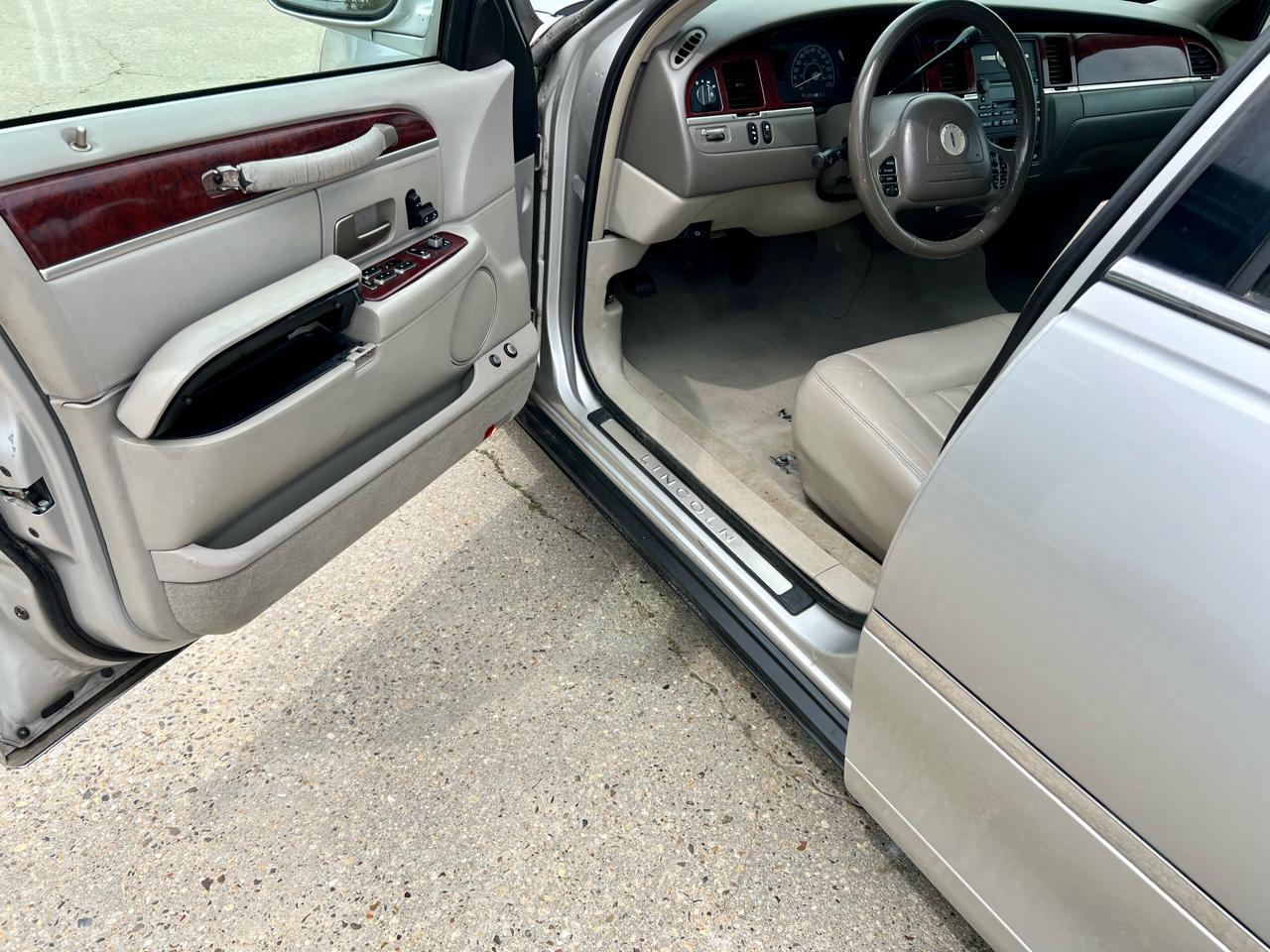 Lincoln Town Car 4dr Sdn Executive 2003