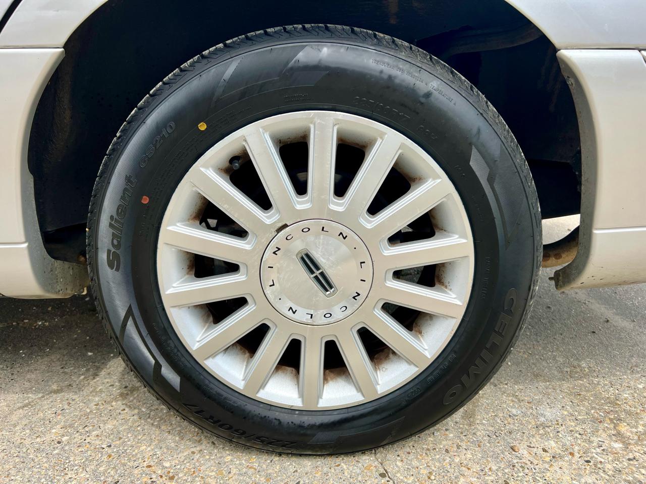 Lincoln Town Car 4dr Sdn Executive 2003