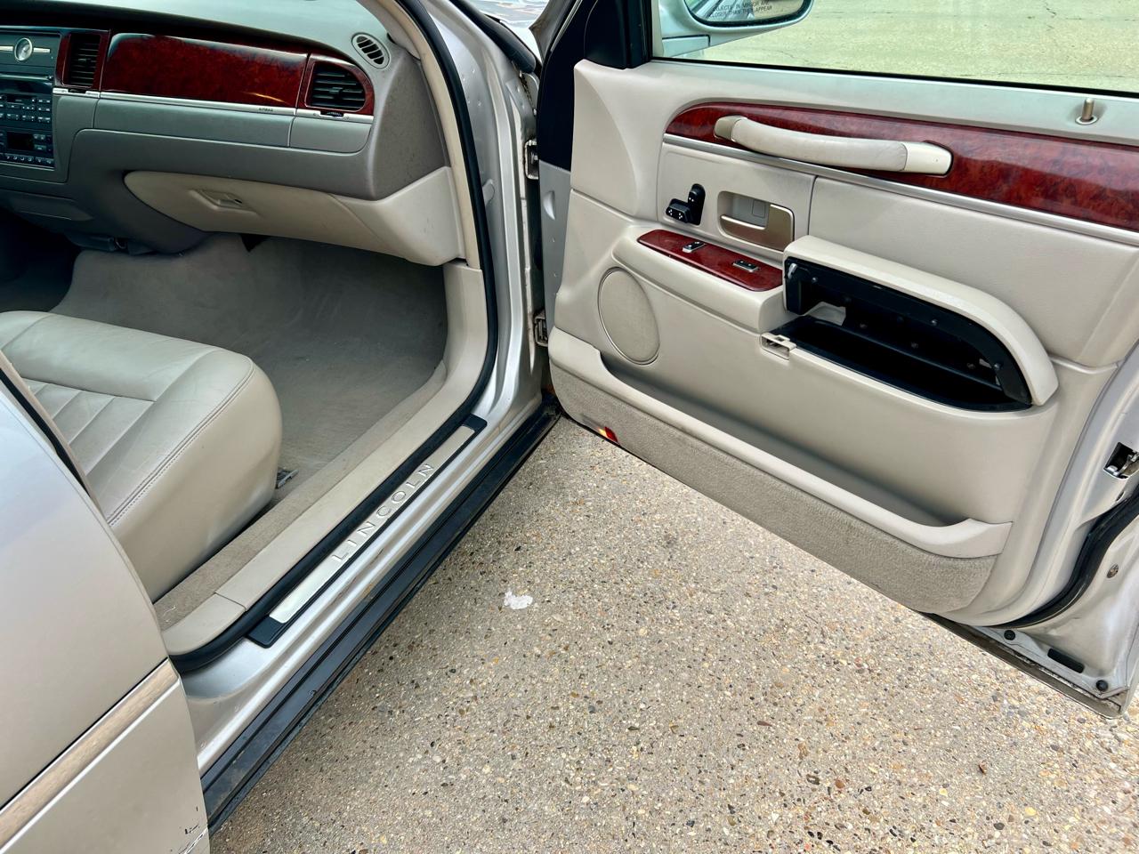 Lincoln Town Car 4dr Sdn Executive 2003