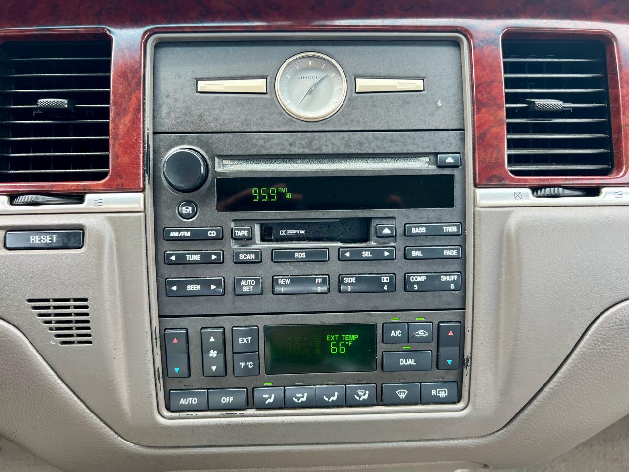 Lincoln Town Car 4dr Sdn Executive 2003