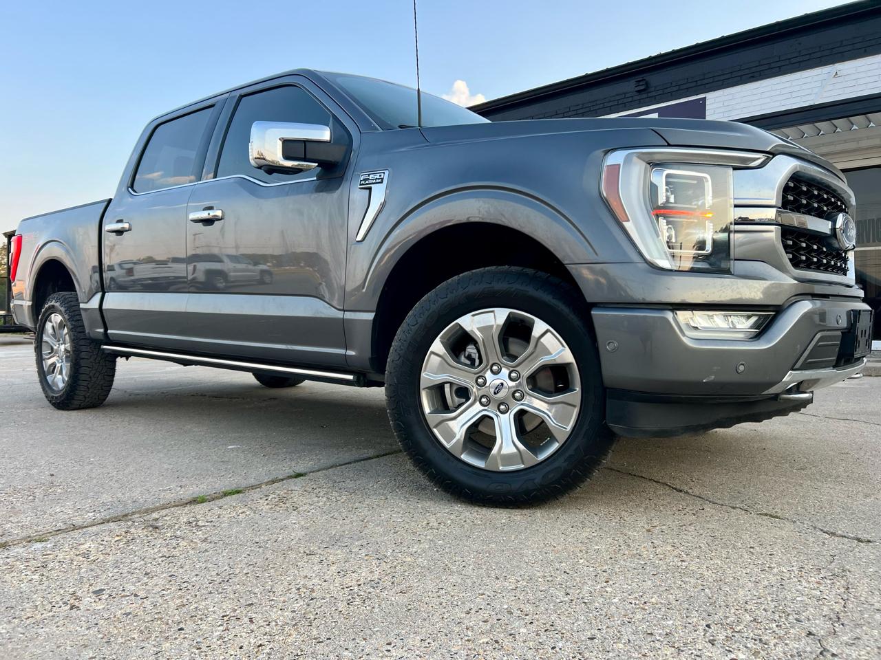 2022 Ford F-150 Platinum 4WD SuperCrew 5.5' Box