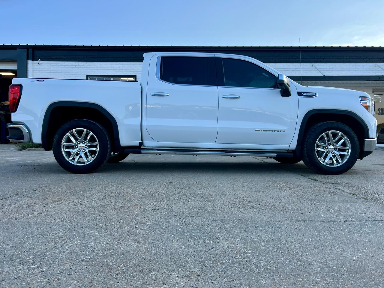 GMC Sierra 1500 4WD Crew Cab 147" SLT 2021