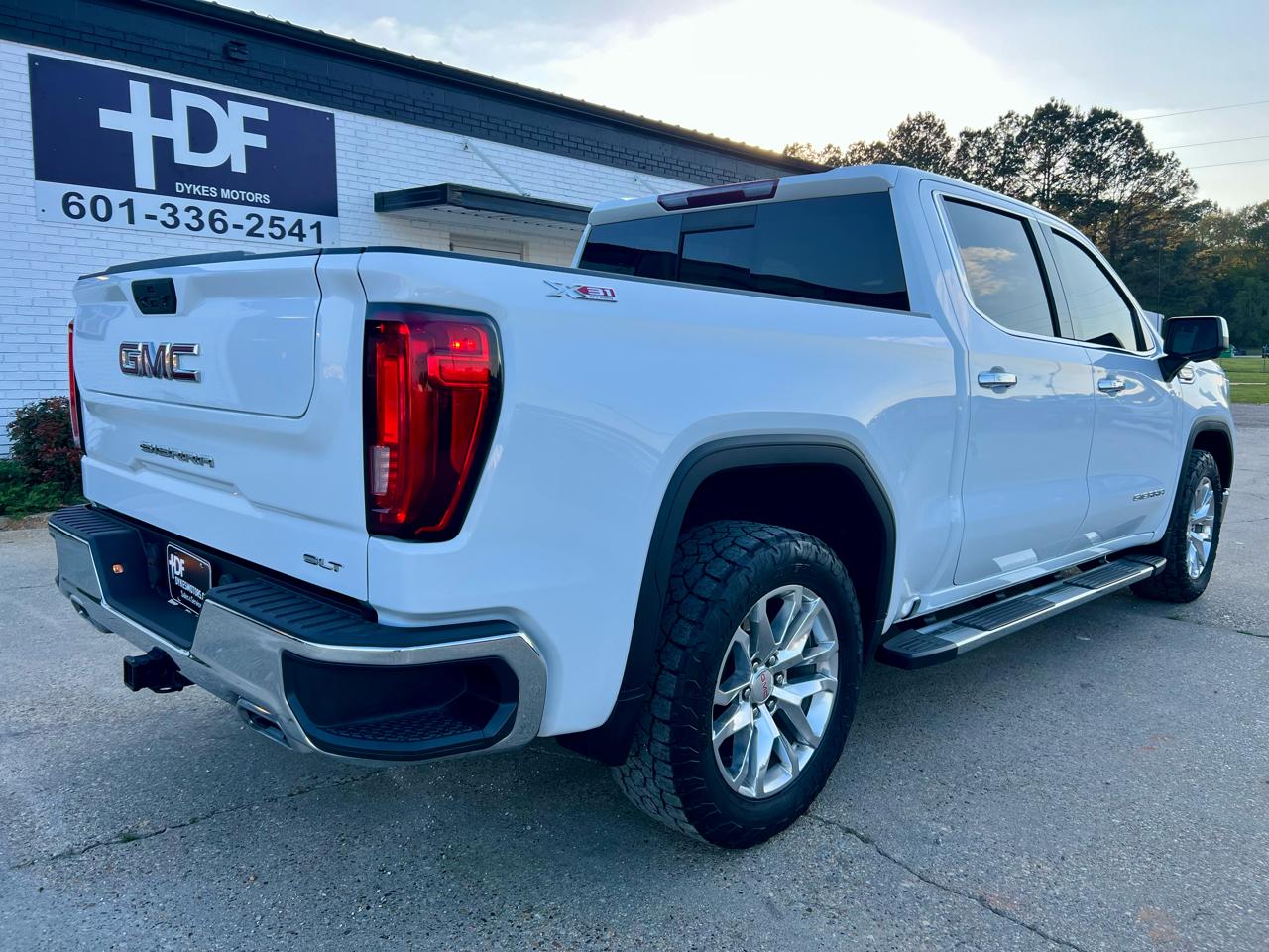 GMC Sierra 1500 4WD Crew Cab 147" SLT 2021