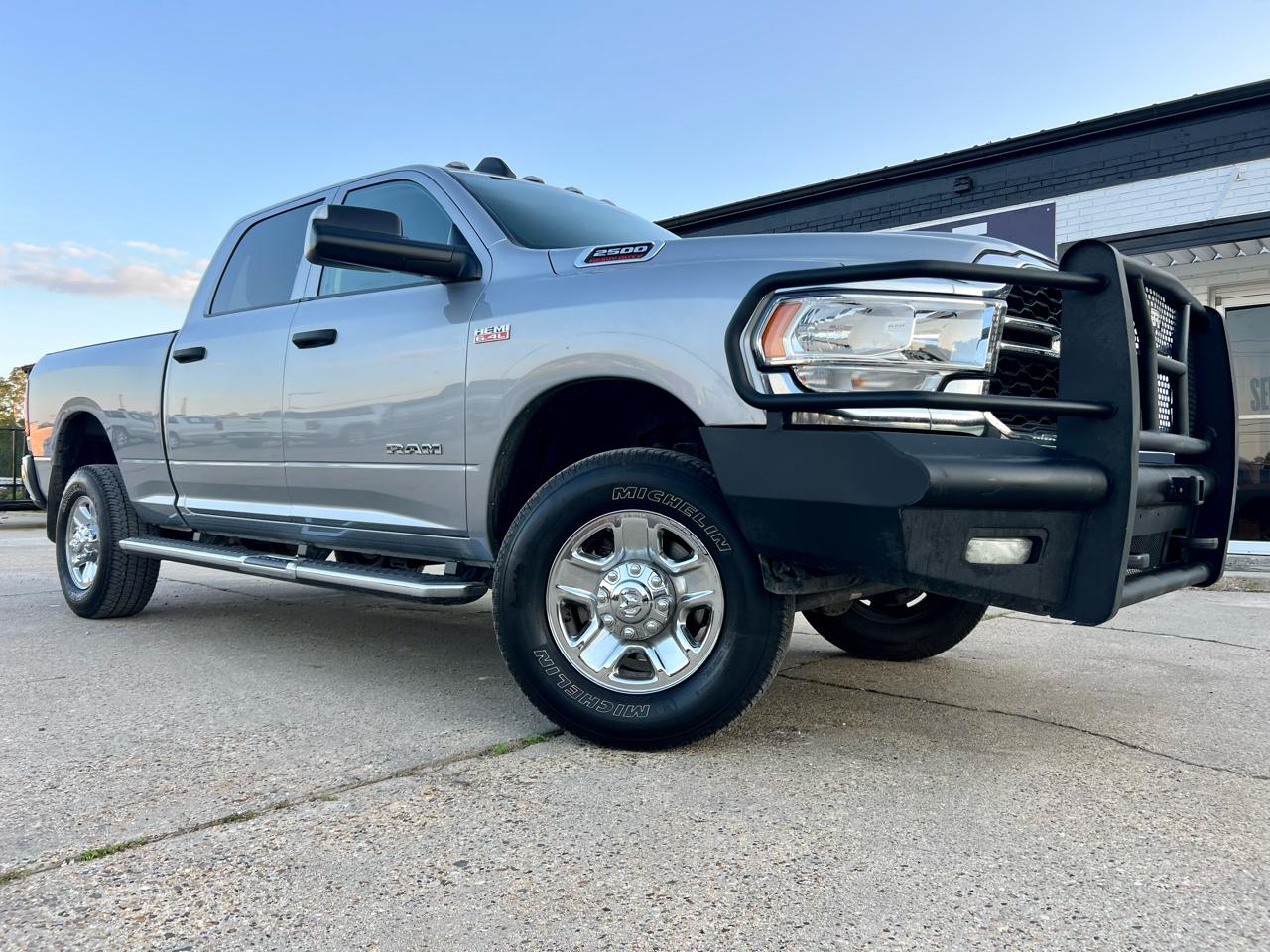 RAM 2500 Tradesman 4x4 Crew Cab 6'4" Box 2020
