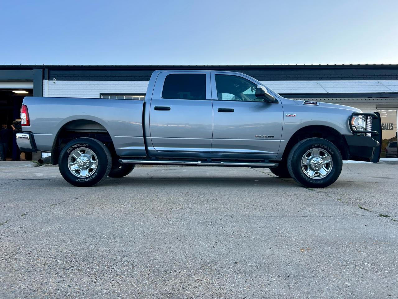 RAM 2500 Tradesman 4x4 Crew Cab 6'4" Box 2020
