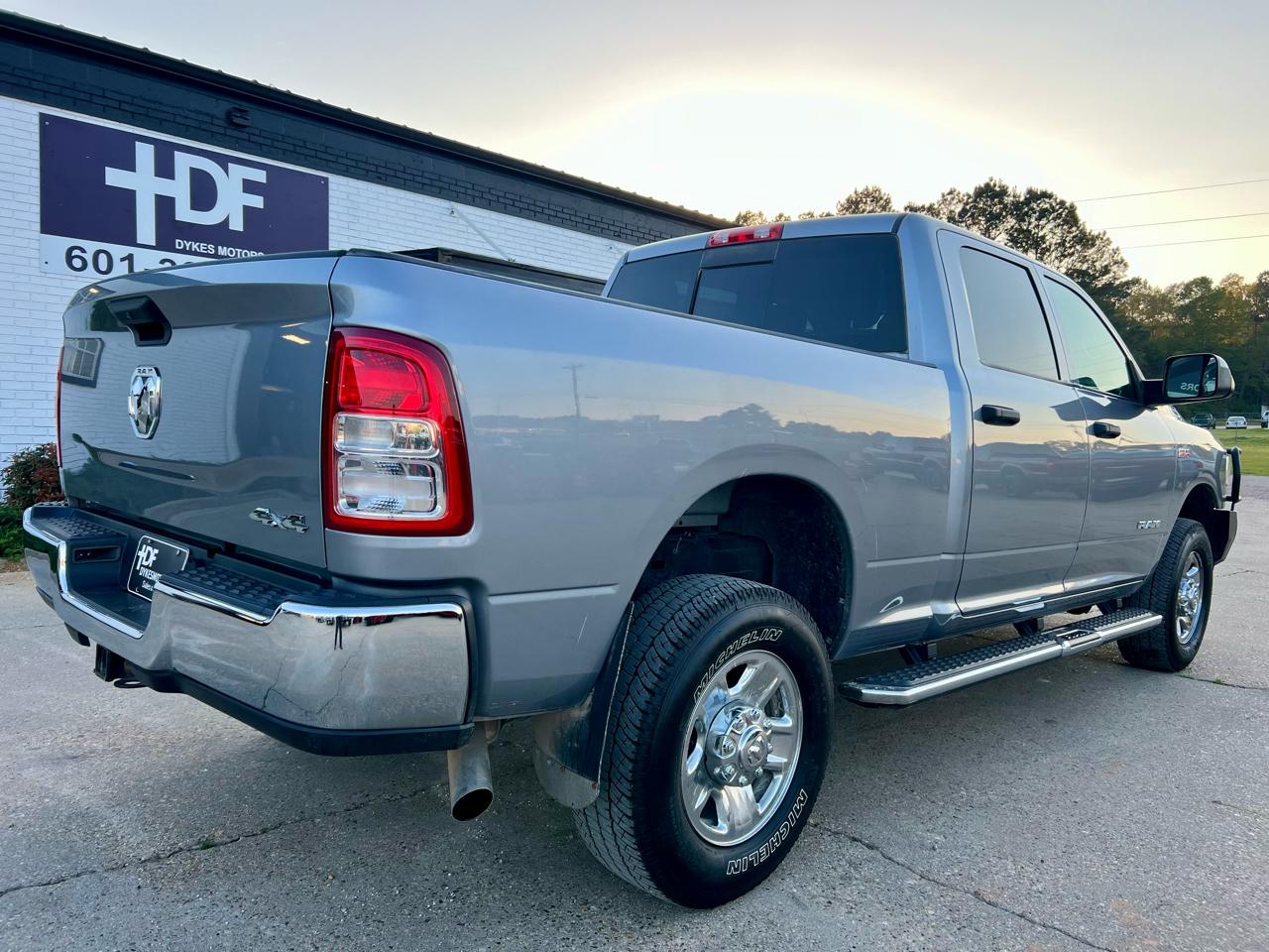 RAM 2500 Tradesman 4x4 Crew Cab 6'4" Box 2020