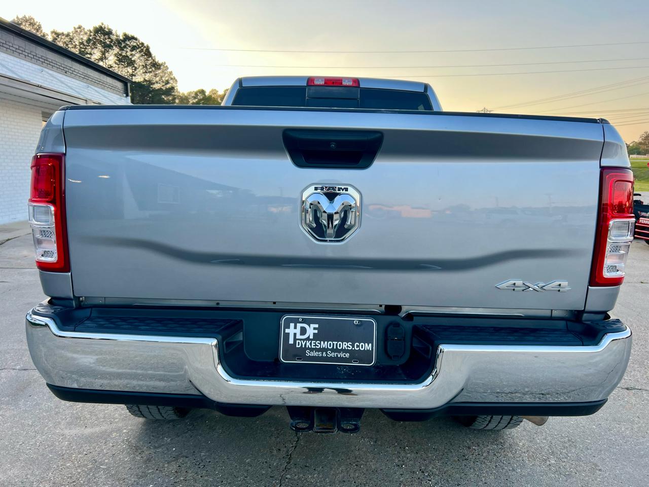 RAM 2500 Tradesman 4x4 Crew Cab 6'4" Box 2020