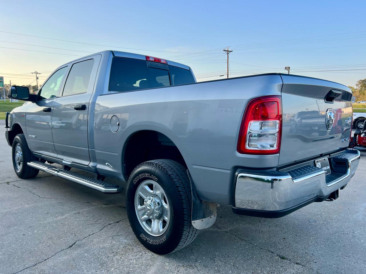 RAM 2500 Tradesman 4x4 Crew Cab 6'4" Box 2020