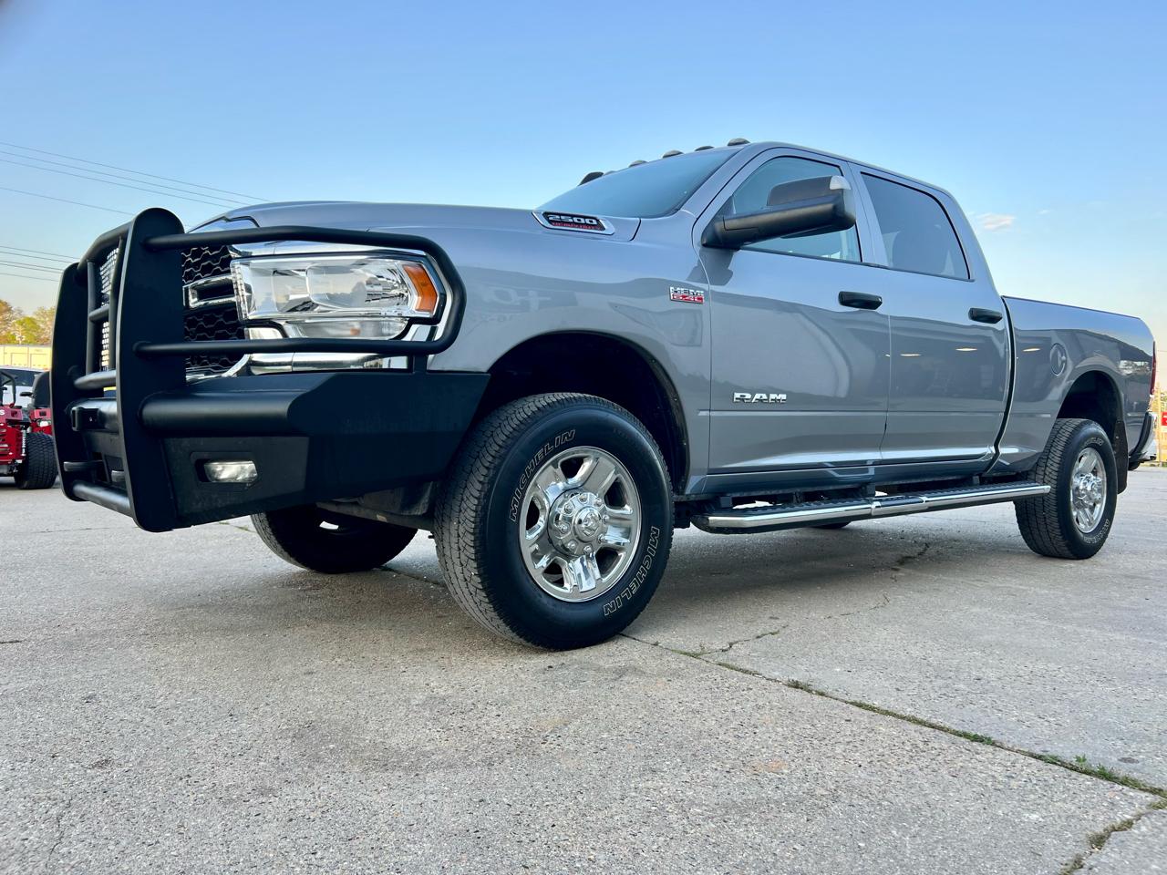 RAM 2500 Tradesman 4x4 Crew Cab 6'4" Box 2020