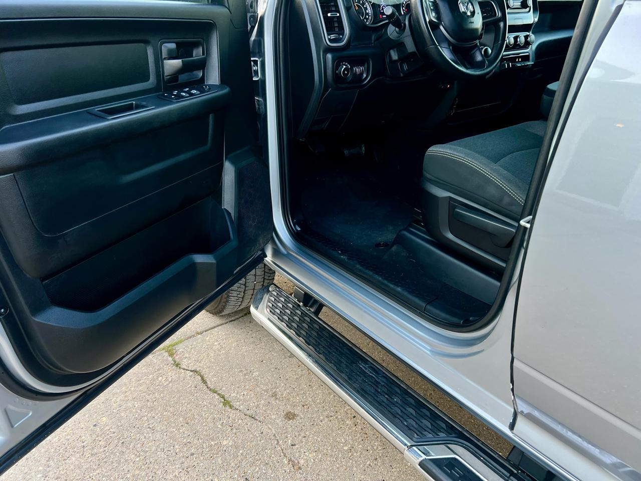 RAM 2500 Tradesman 4x4 Crew Cab 6'4" Box 2020