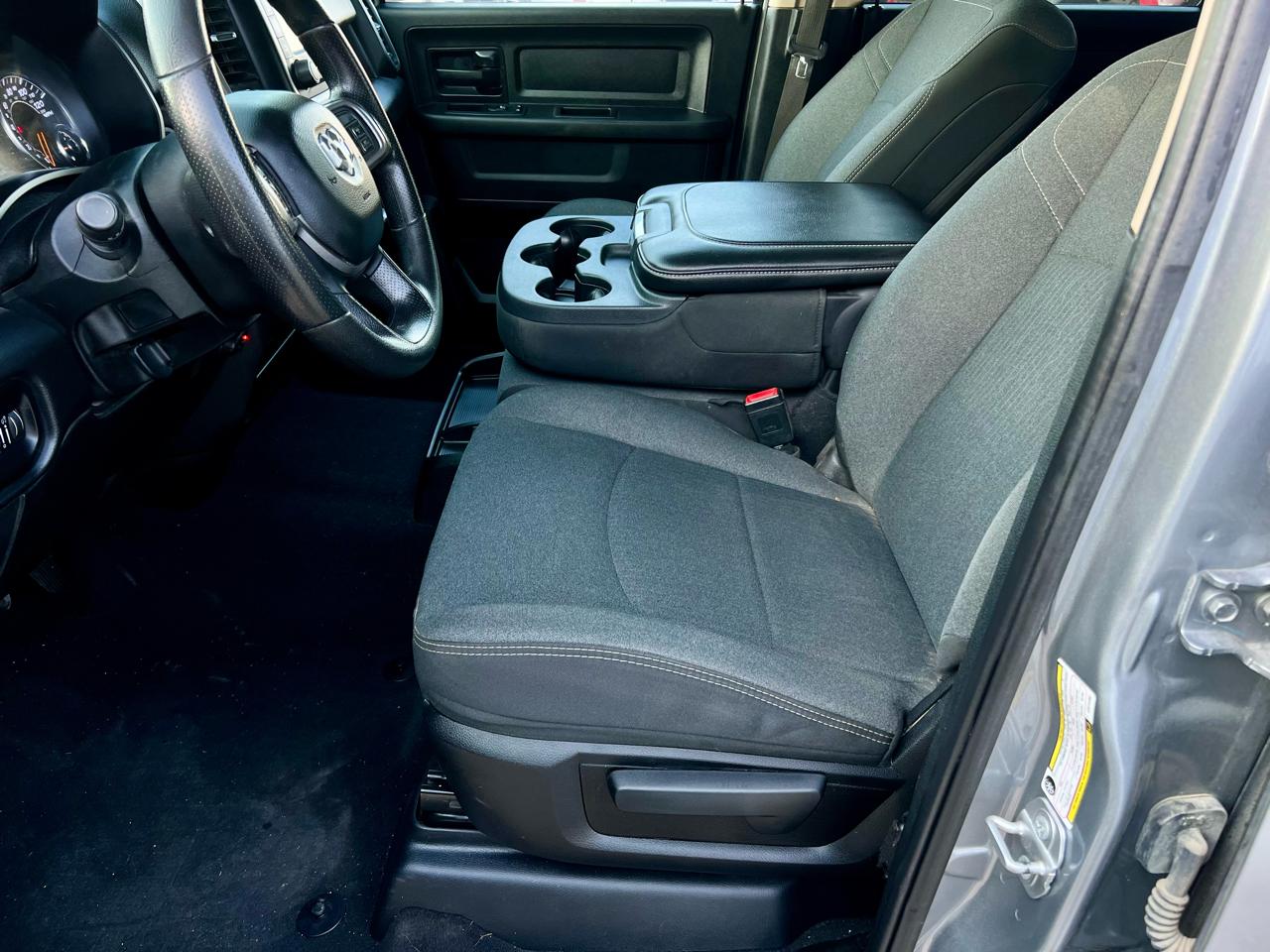 RAM 2500 Tradesman 4x4 Crew Cab 6'4" Box 2020