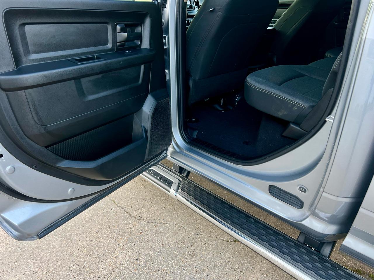 RAM 2500 Tradesman 4x4 Crew Cab 6'4" Box 2020