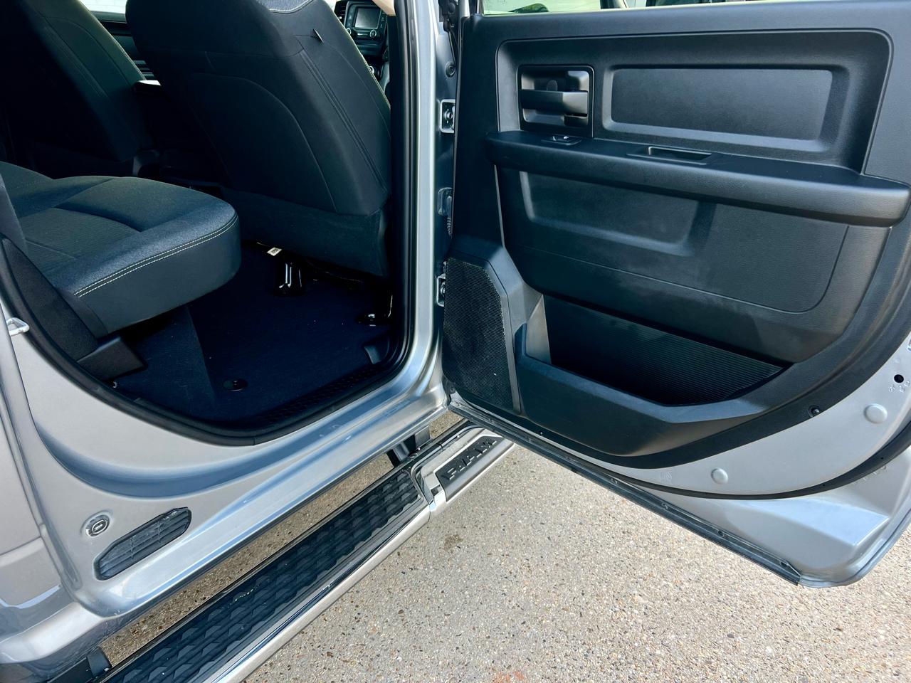 RAM 2500 Tradesman 4x4 Crew Cab 6'4" Box 2020