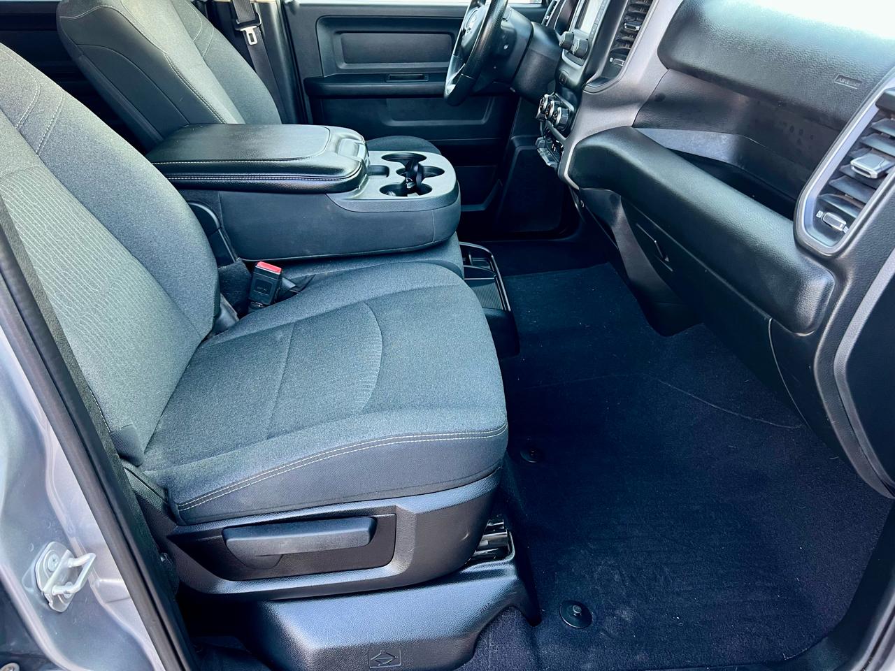 RAM 2500 Tradesman 4x4 Crew Cab 6'4" Box 2020