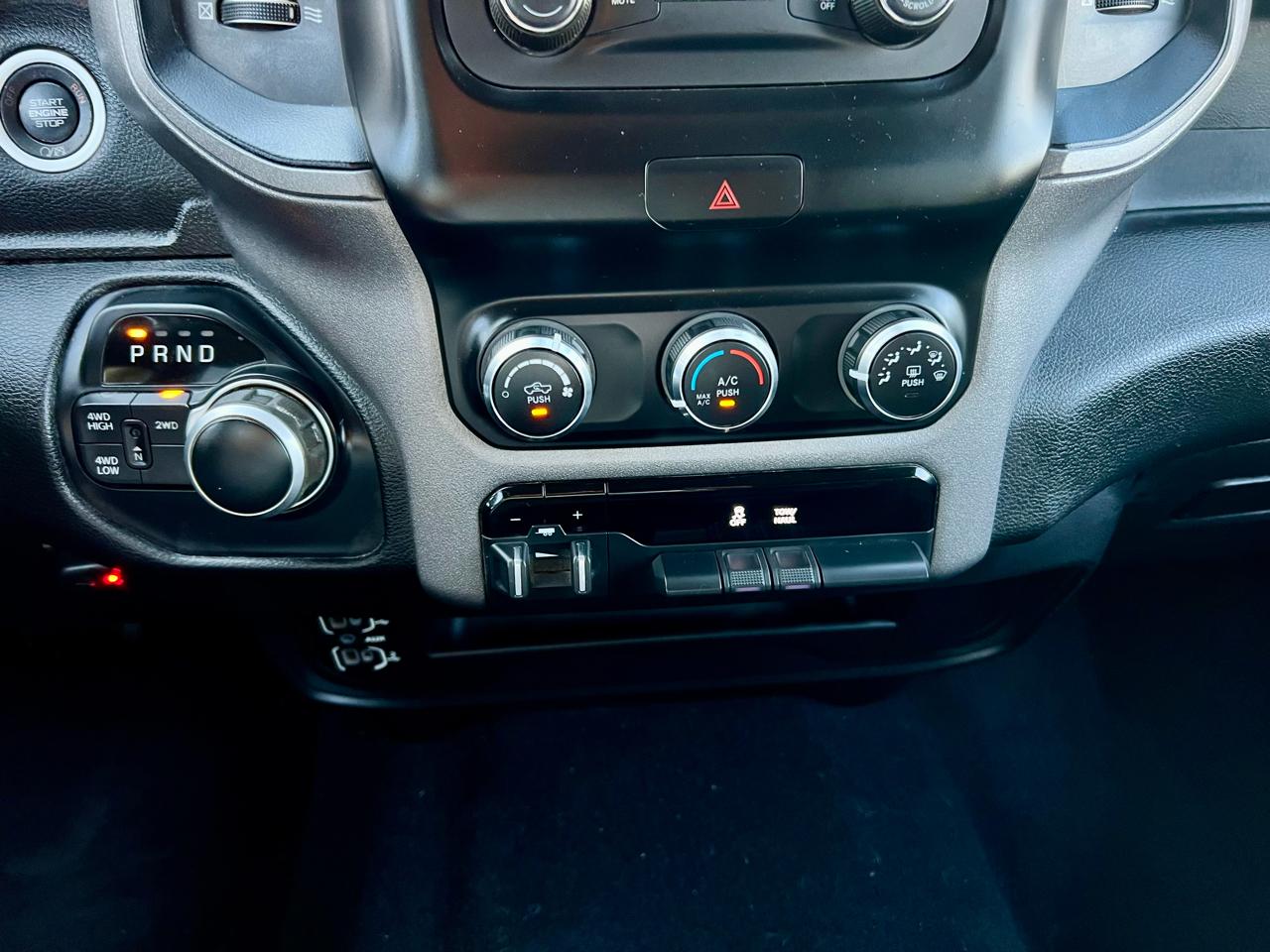 RAM 2500 Tradesman 4x4 Crew Cab 6'4" Box 2020