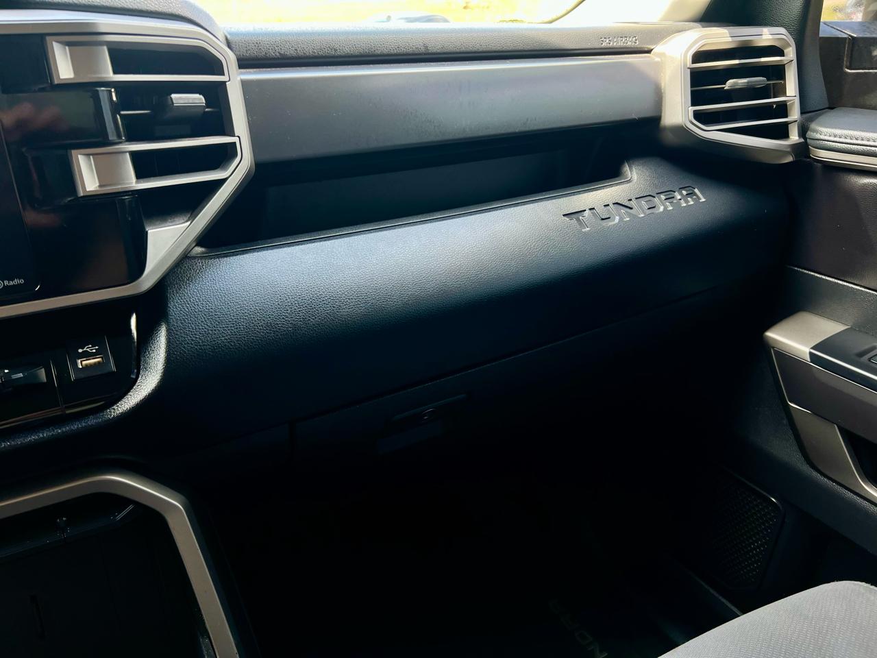 Toyota Tundra 4WD  2024