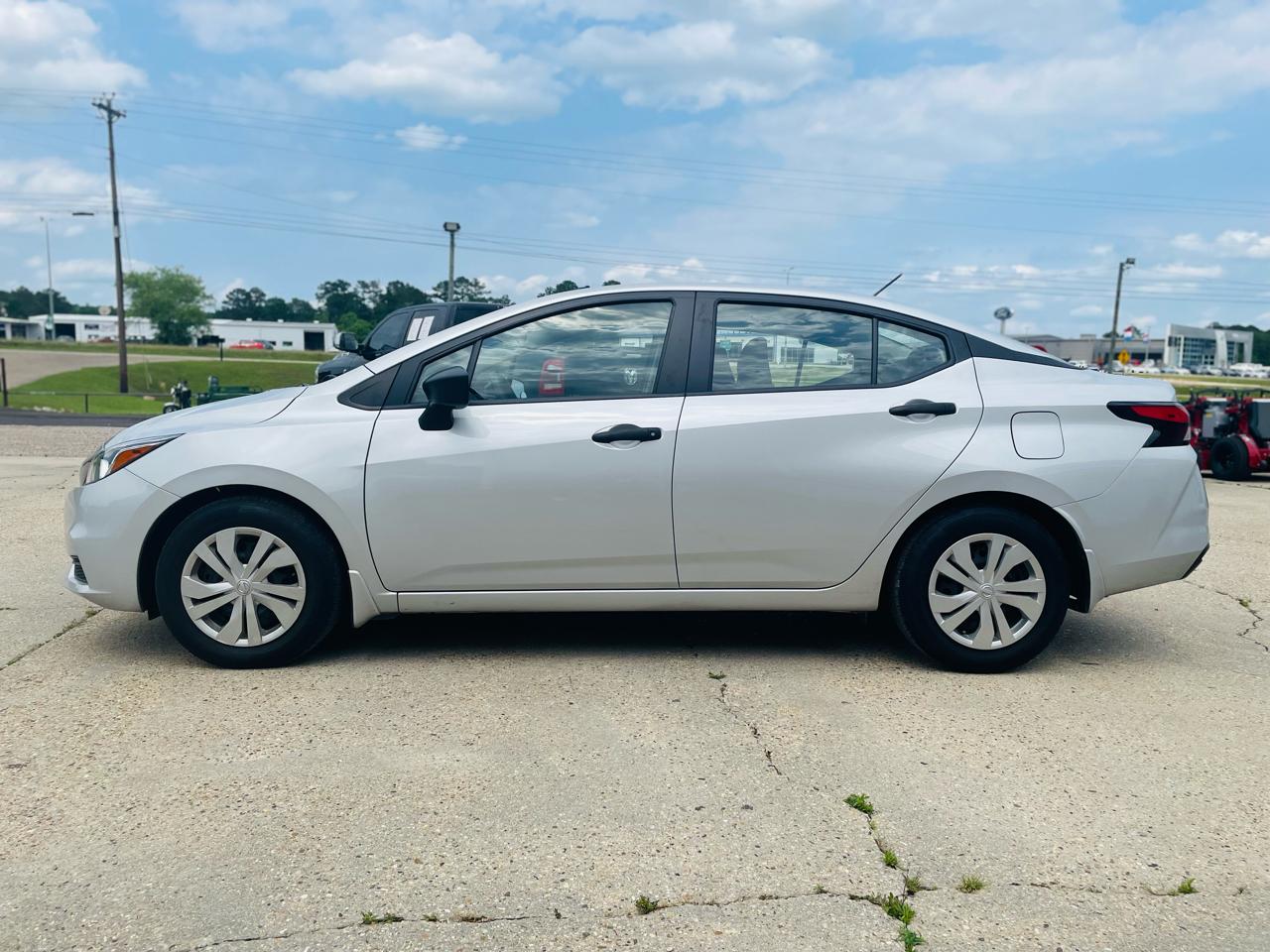 Nissan Versa S CVT 2022