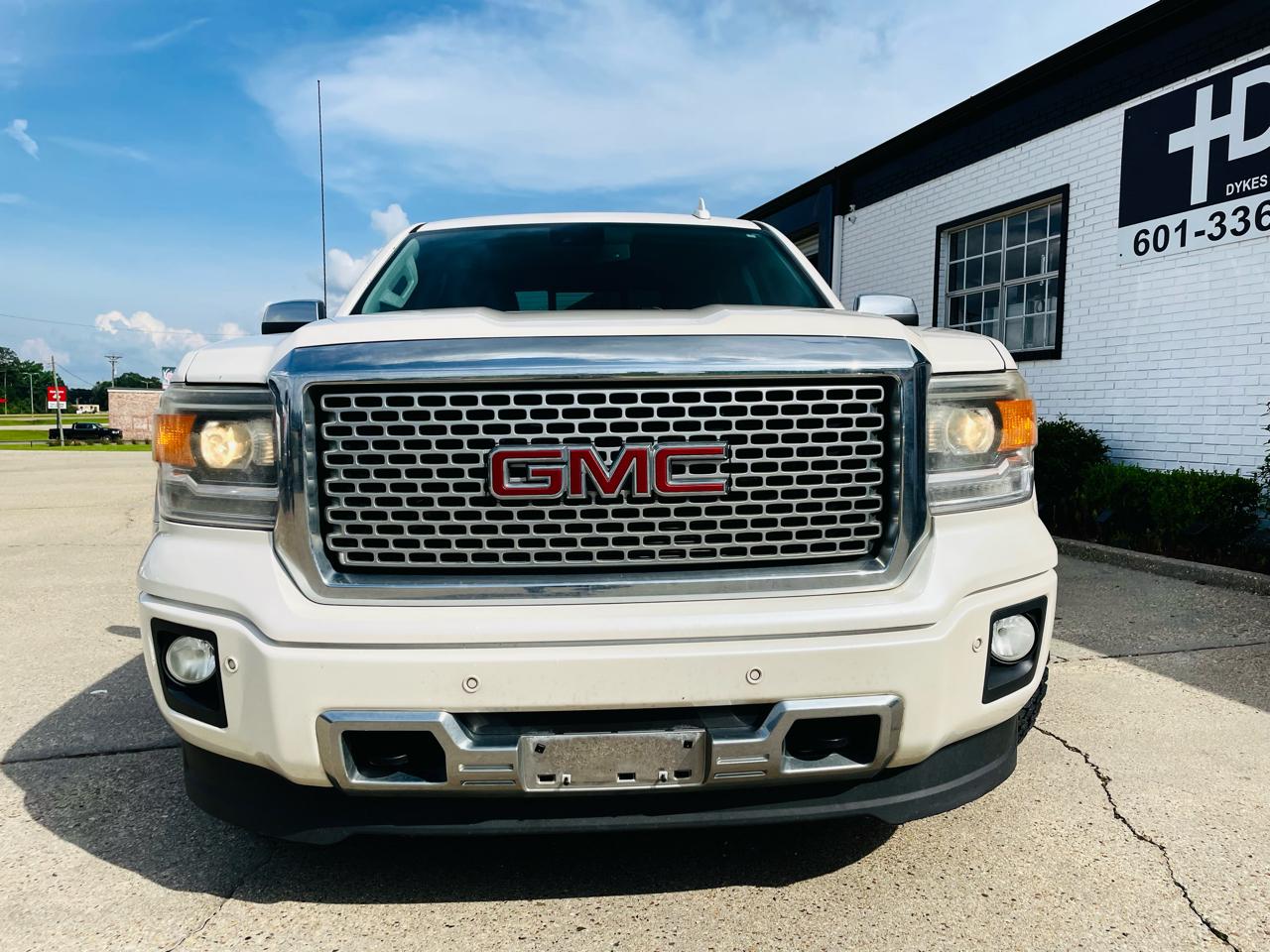 GMC Sierra 1500 4WD Crew Cab 143.5" Denali 2015