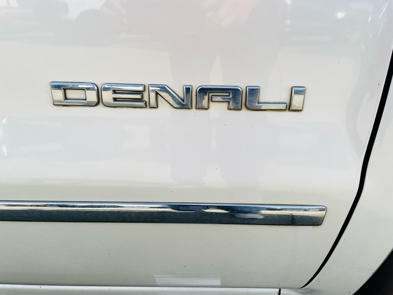 GMC Sierra 1500 4WD Crew Cab 143.5" Denali 2015