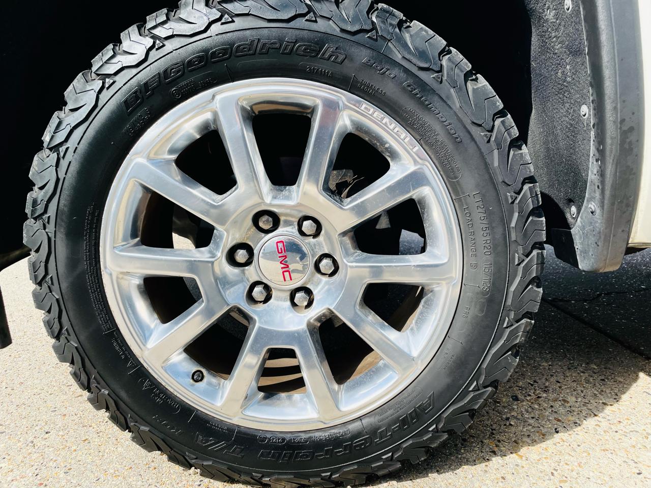GMC Sierra 1500 4WD Crew Cab 143.5" Denali 2015