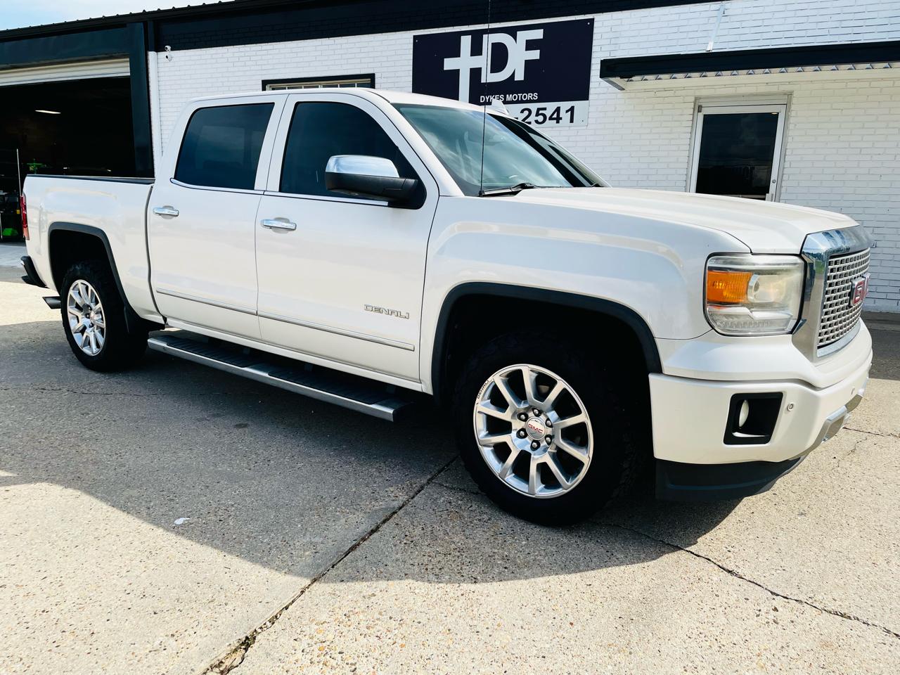 GMC Sierra 1500 4WD Crew Cab 143.5" Denali 2015