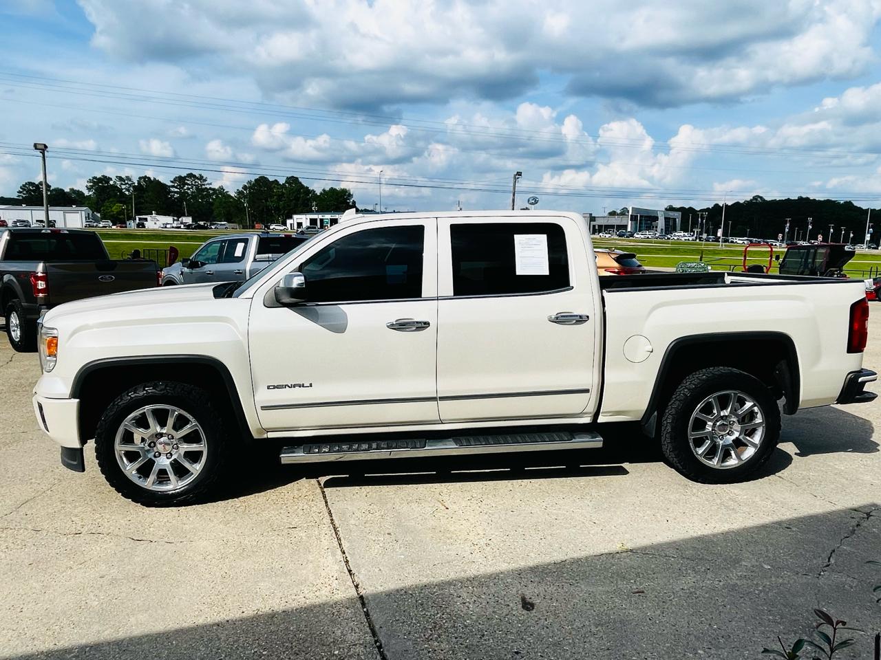 GMC Sierra 1500 4WD Crew Cab 143.5" Denali 2015