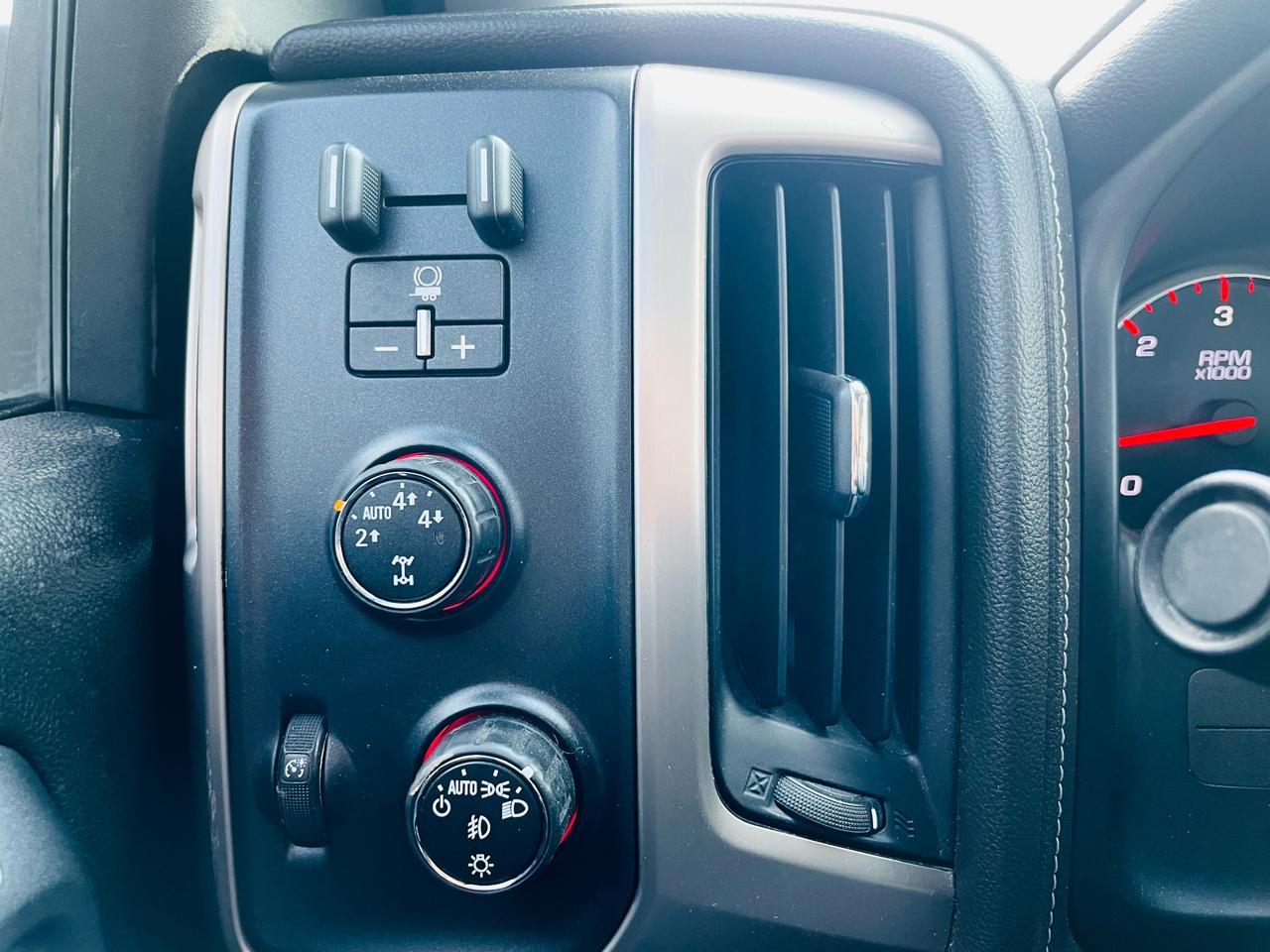 GMC Sierra 1500 4WD Crew Cab 143.5" Denali 2015
