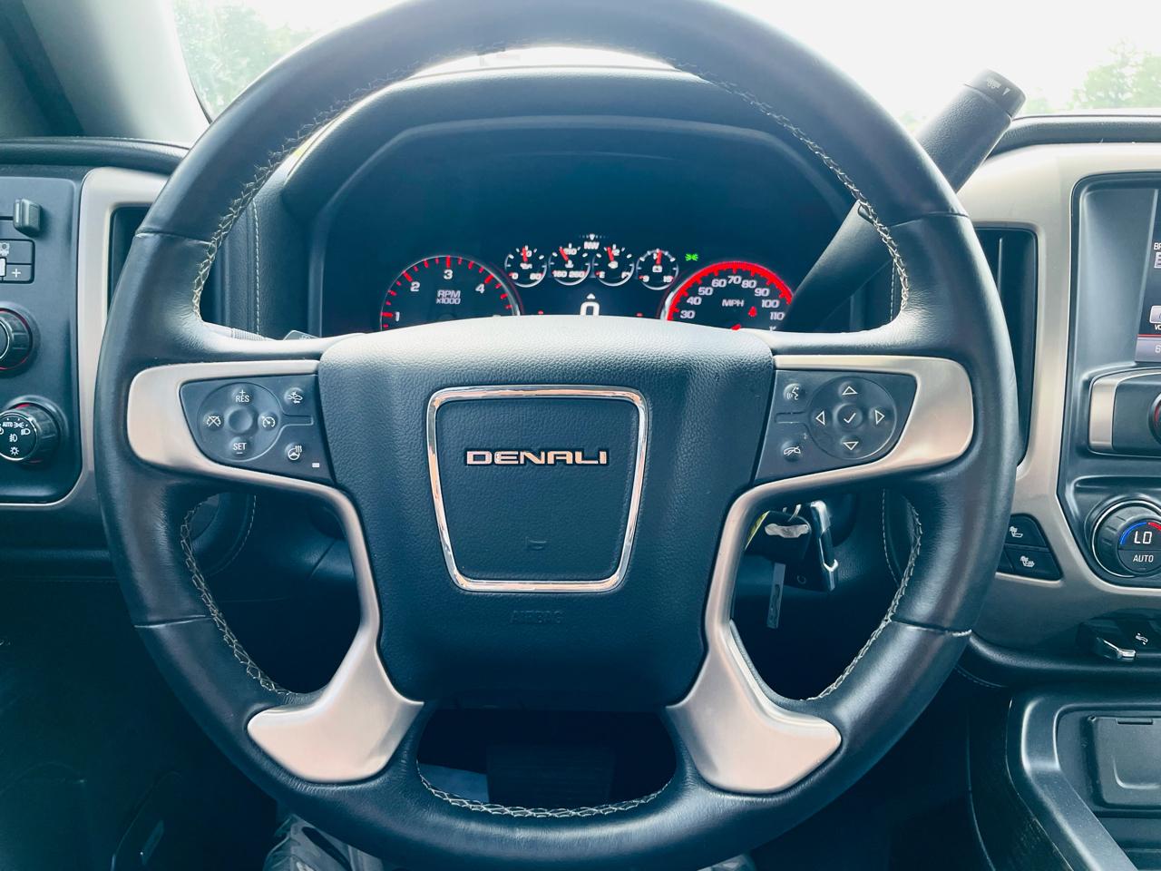 GMC Sierra 1500 4WD Crew Cab 143.5" Denali 2015