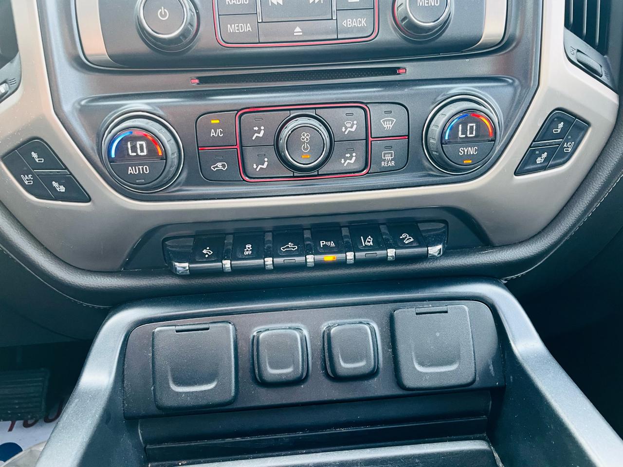 GMC Sierra 1500 4WD Crew Cab 143.5" Denali 2015