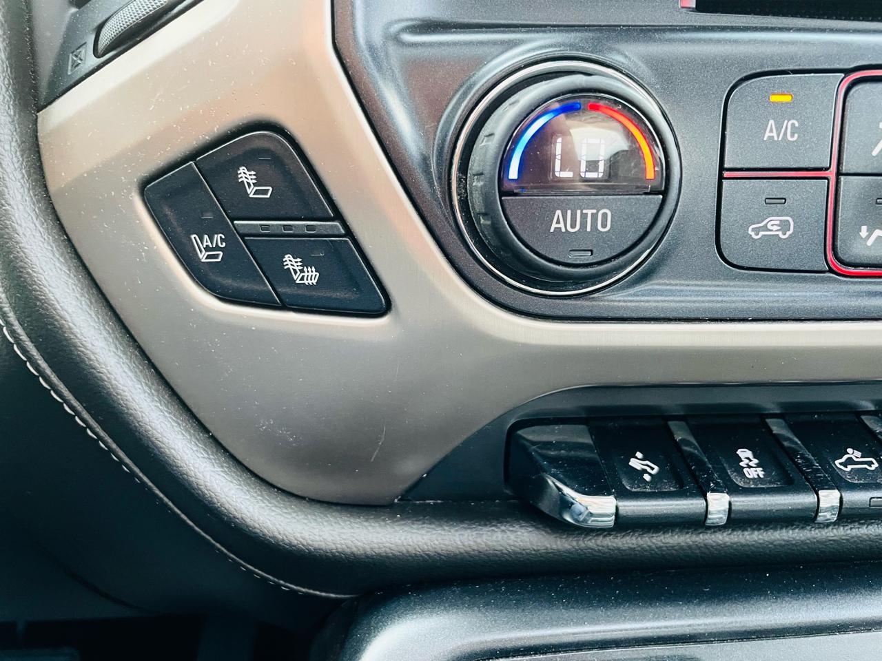 GMC Sierra 1500 4WD Crew Cab 143.5" Denali 2015