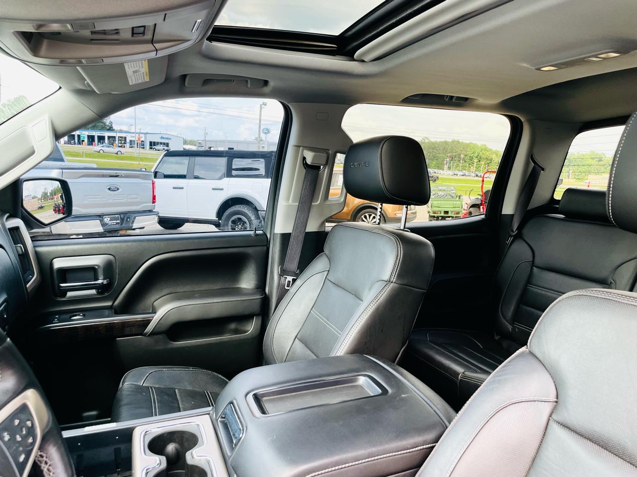 GMC Sierra 1500 4WD Crew Cab 143.5" Denali 2015