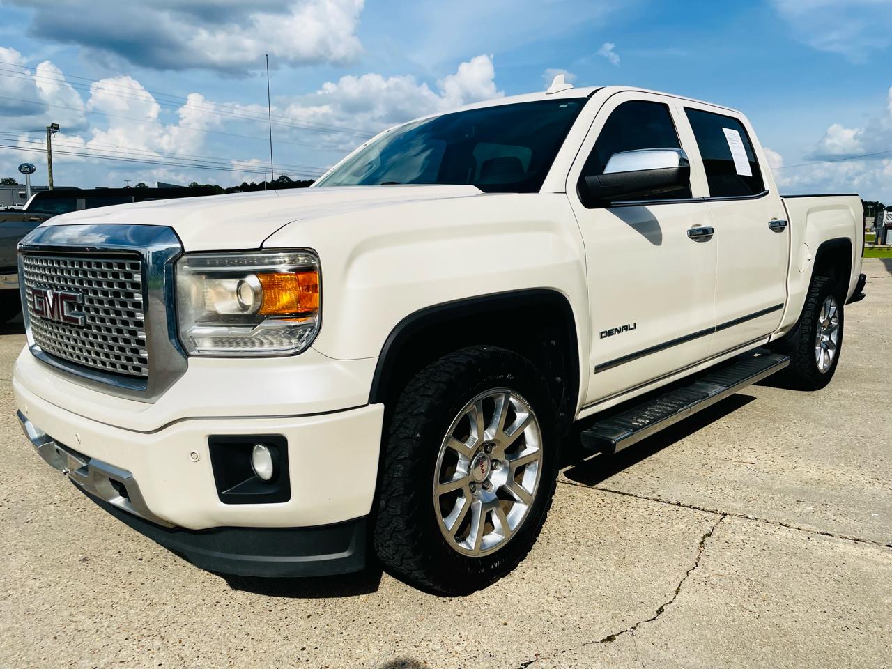 GMC Sierra 1500 4WD Crew Cab 143.5" Denali 2015