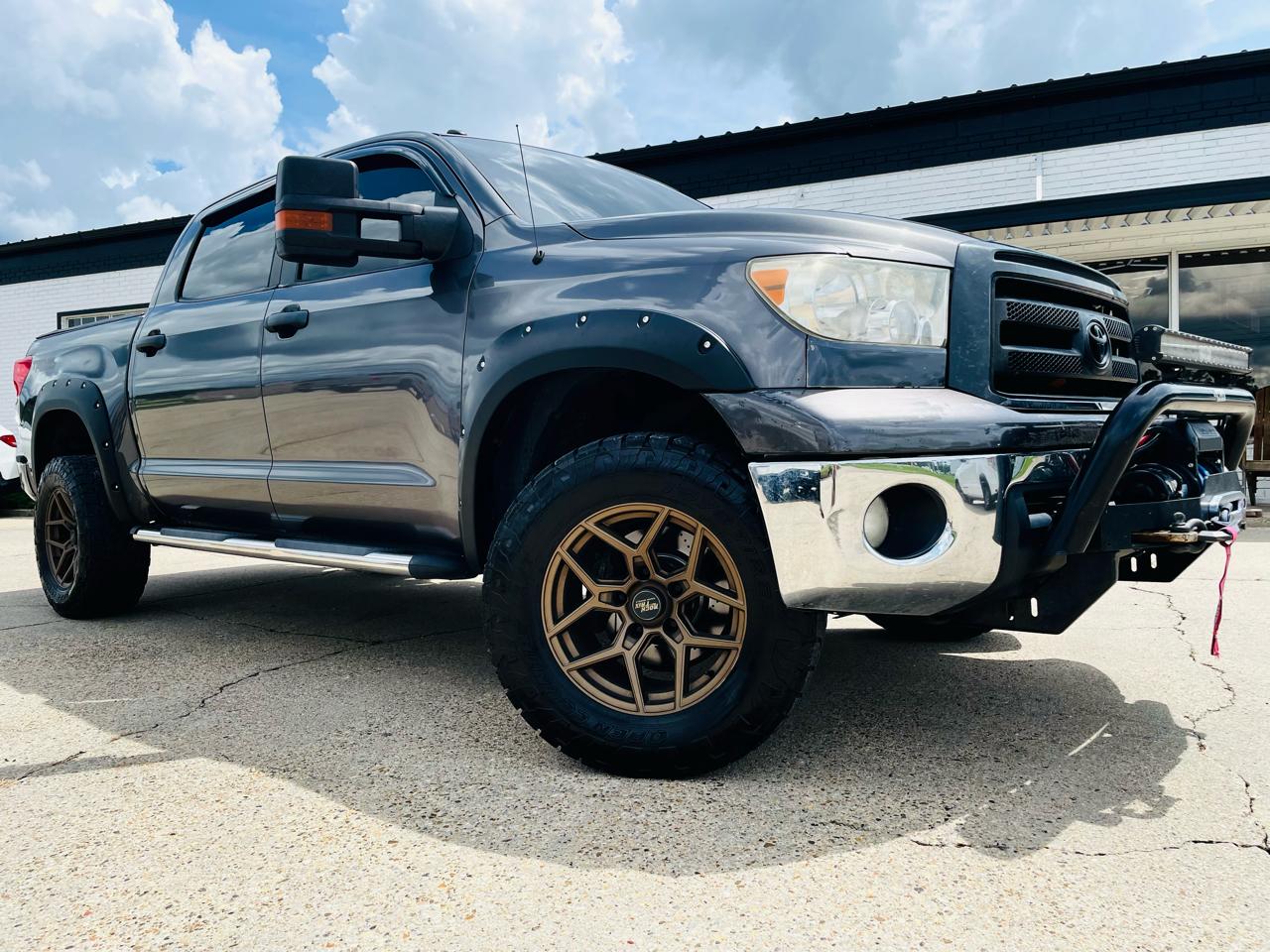 Toyota Tundra 4WD Truck CrewMax 5.7L FFV V8 6-Spd AT (Natl) 2011