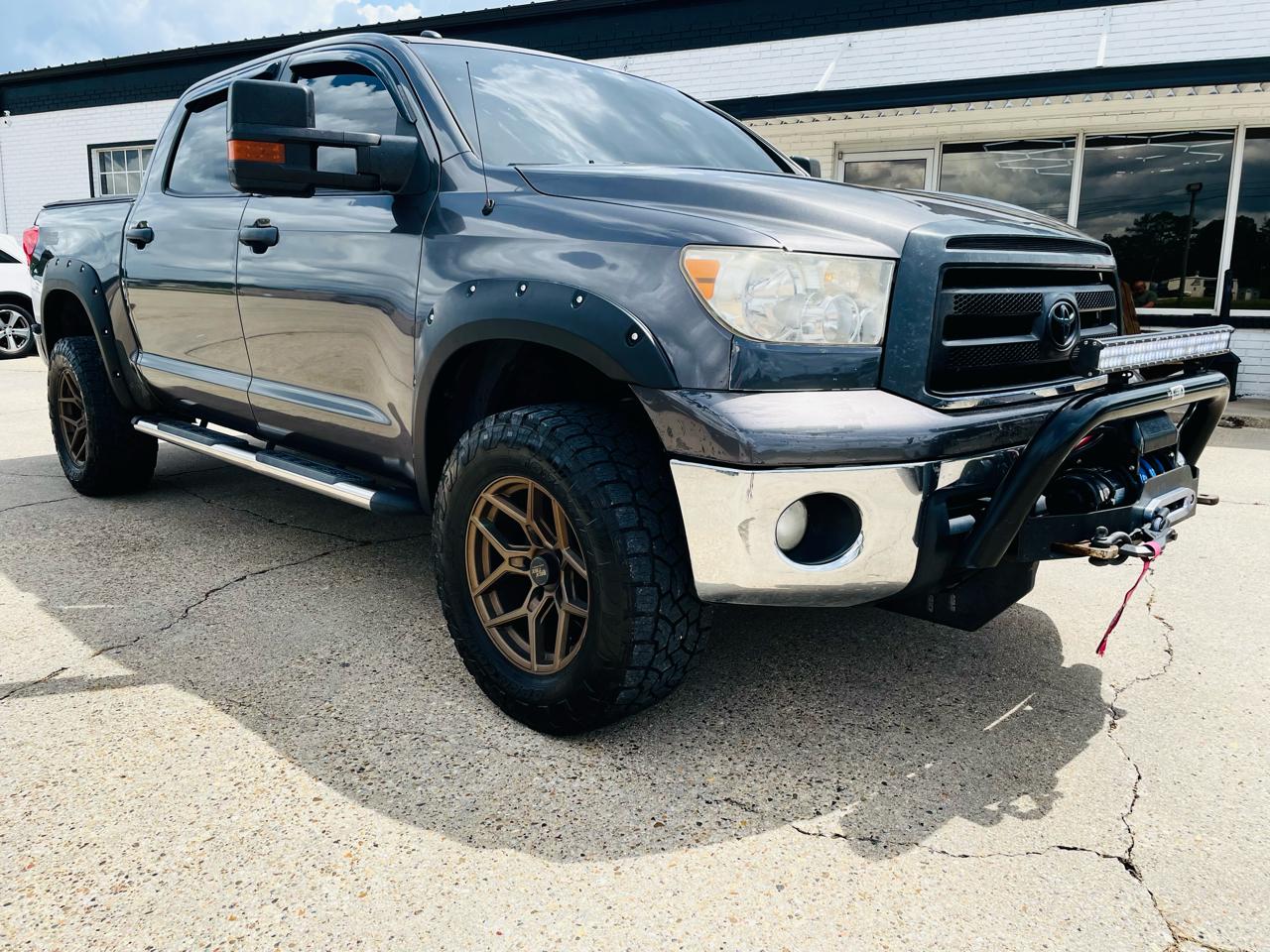Toyota Tundra 4WD Truck CrewMax 5.7L FFV V8 6-Spd AT (Natl) 2011