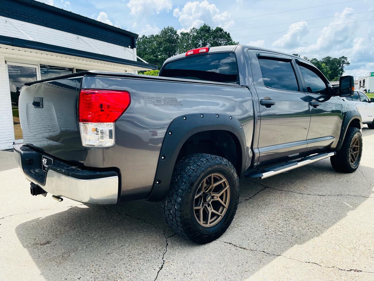 Toyota Tundra 4WD Truck CrewMax 5.7L FFV V8 6-Spd AT (Natl) 2011