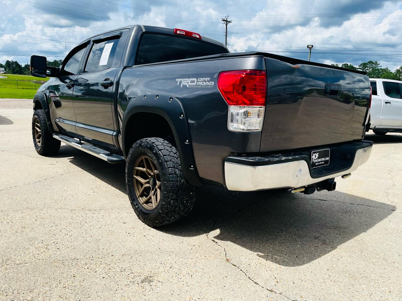 Toyota Tundra 4WD Truck CrewMax 5.7L FFV V8 6-Spd AT (Natl) 2011