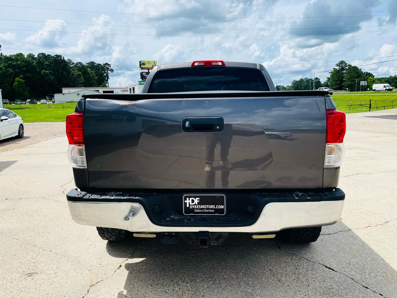 Toyota Tundra 4WD Truck CrewMax 5.7L FFV V8 6-Spd AT (Natl) 2011