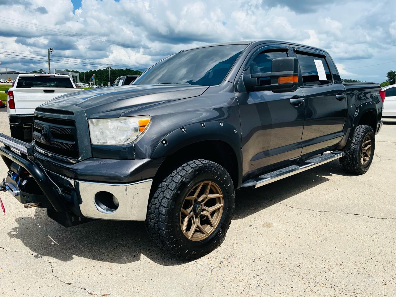 Toyota Tundra 4WD Truck CrewMax 5.7L FFV V8 6-Spd AT (Natl) 2011