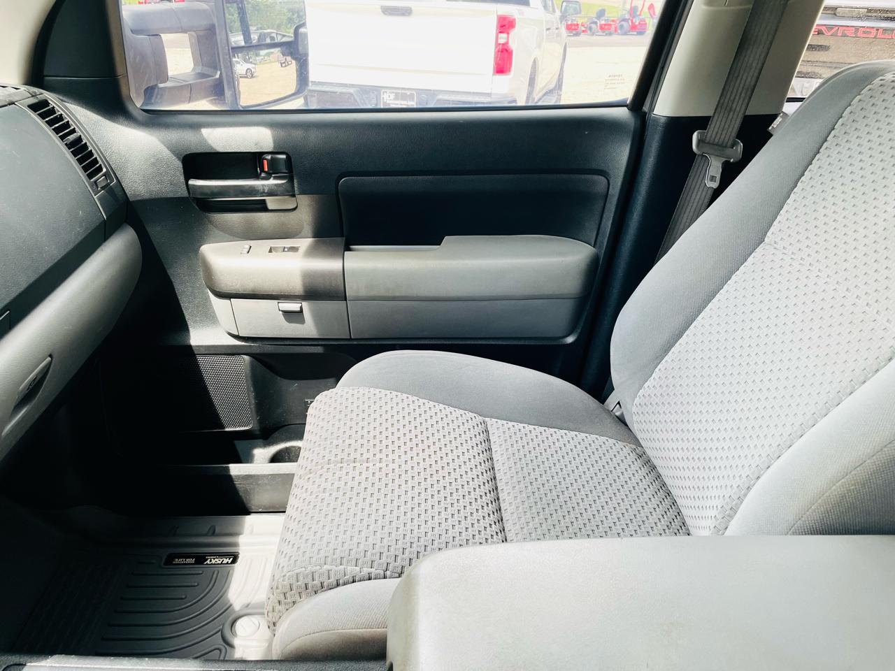 Toyota Tundra 4WD Truck CrewMax 5.7L FFV V8 6-Spd AT (Natl) 2011