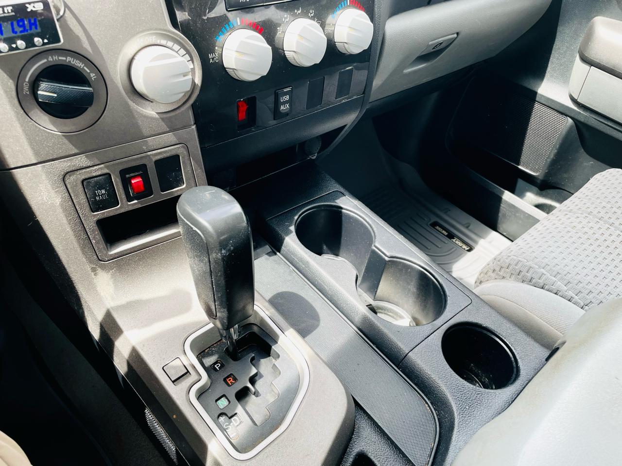 Toyota Tundra 4WD Truck CrewMax 5.7L FFV V8 6-Spd AT (Natl) 2011