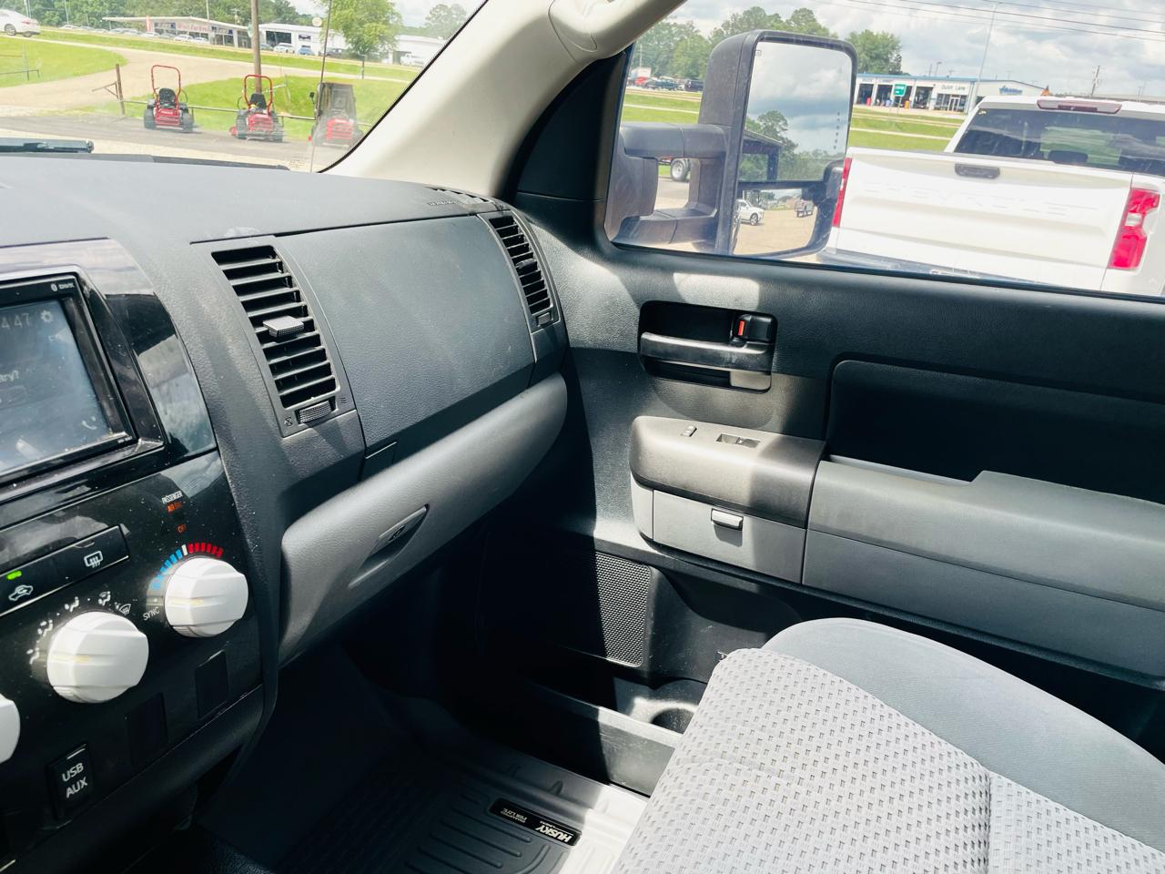 Toyota Tundra 4WD Truck CrewMax 5.7L FFV V8 6-Spd AT (Natl) 2011