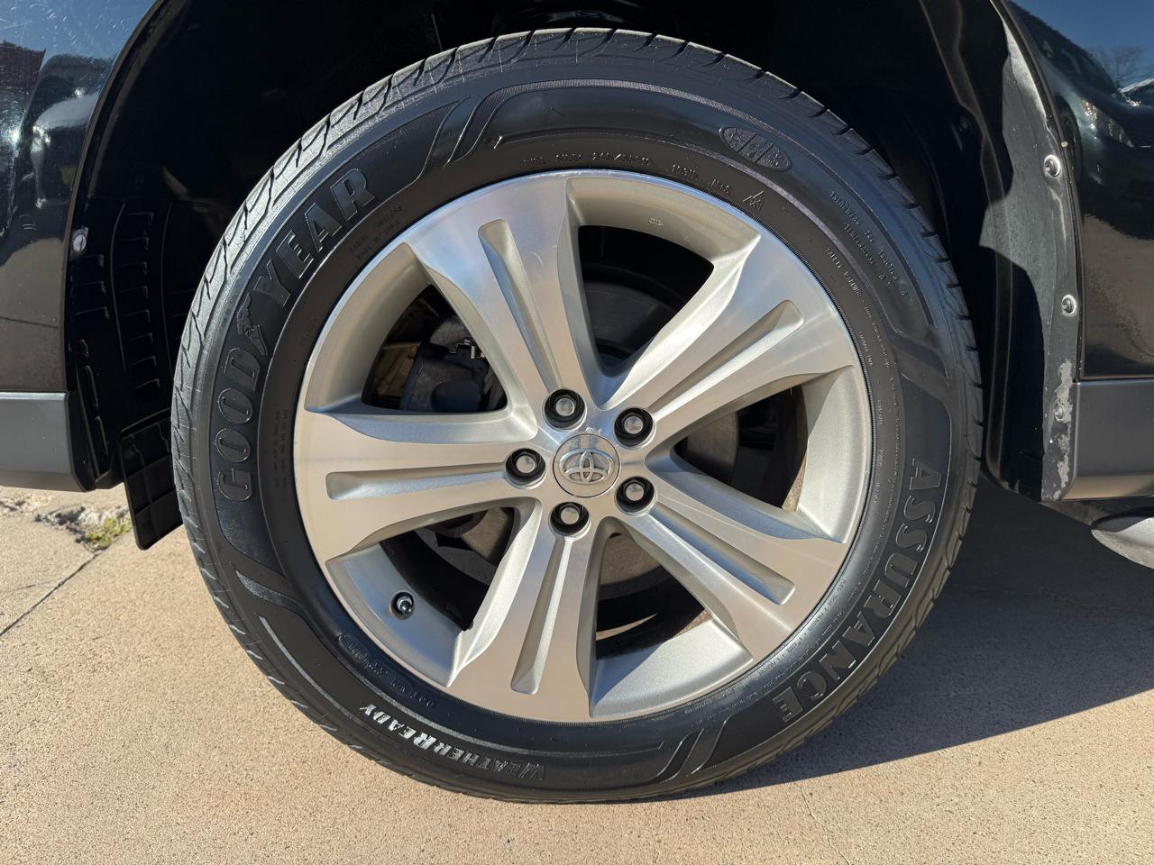 Toyota Highlander Limited 2WD 2012